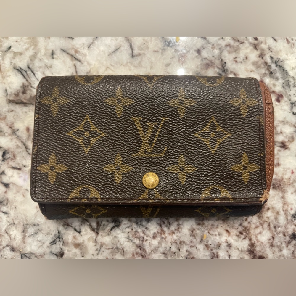 LV MONOGRAM SNAP SARA WALLET